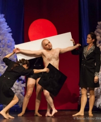 A Sz&iacute;nikritikusok szerint a Dada Cabaret az &eacute;vad egyik legjobb f&uuml;ggetlen sz&iacute;nh&aacute;zi előad&aacute;sa